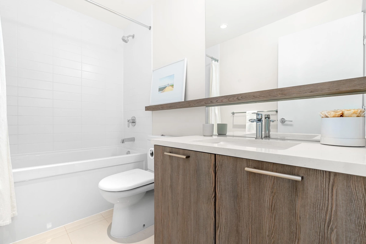 Hallway Photo of 205 615 E 3rd Street, North Vancouver, BC