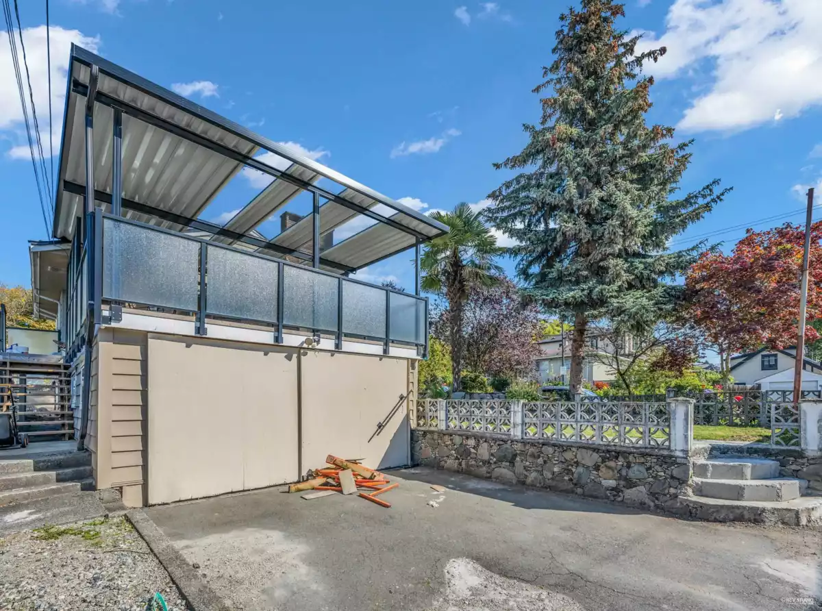 Outdoor Kitchen Photo of 8025 Borden Street, Vancouver, BC