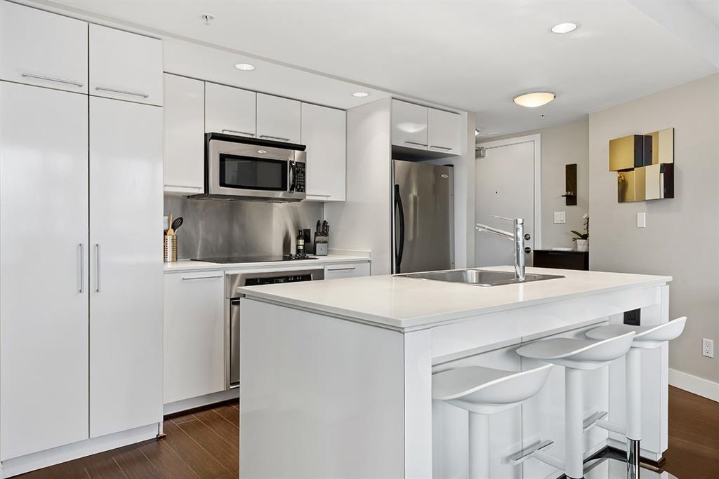 Dining Area Photo of 1508 1255 Seymour Street, Vancouver, BC