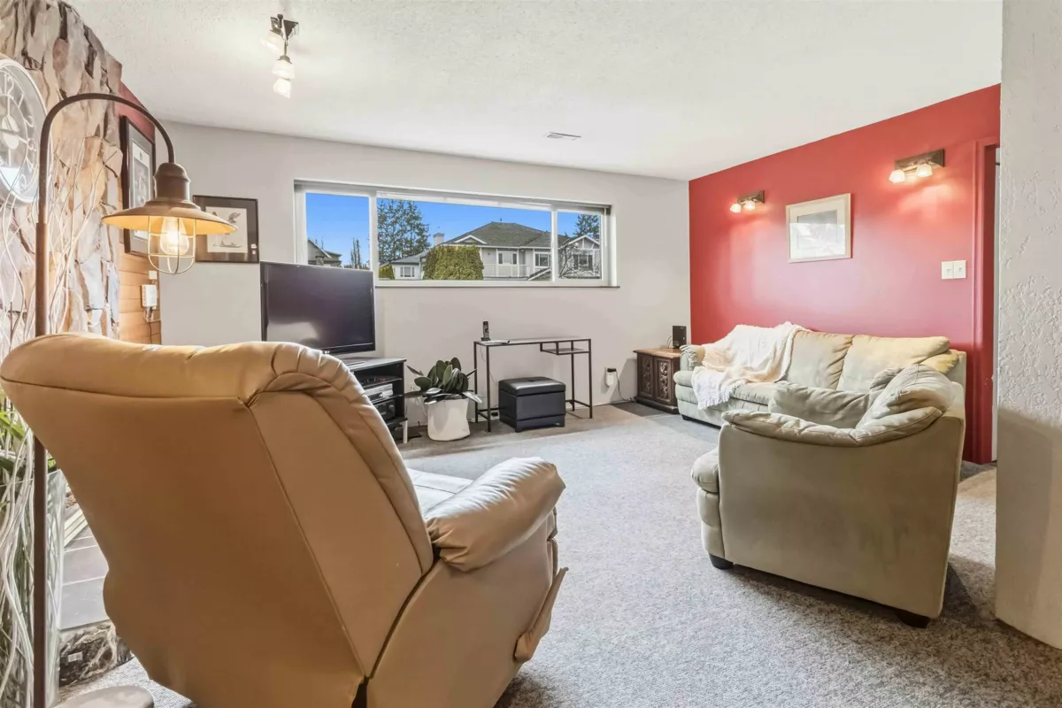 Hallway Photo of 11078 83a Avenue, Delta, BC