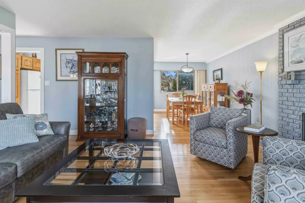 Kitchen Photo of 11078 83a Avenue, Delta, BC