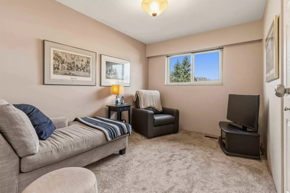 Laundry Room Photo of 11078 83a Avenue, Delta, BC