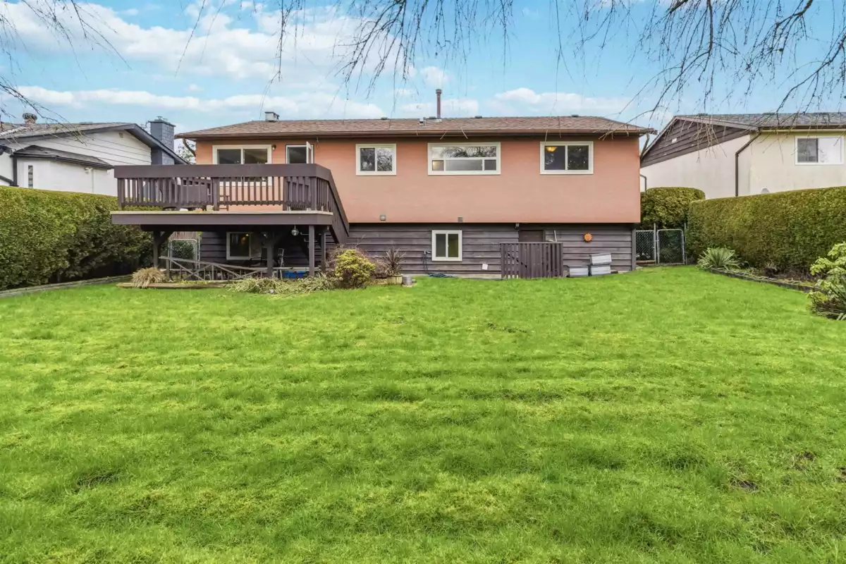 Swimming Pool Photo of 11078 83a Avenue, Delta, BC