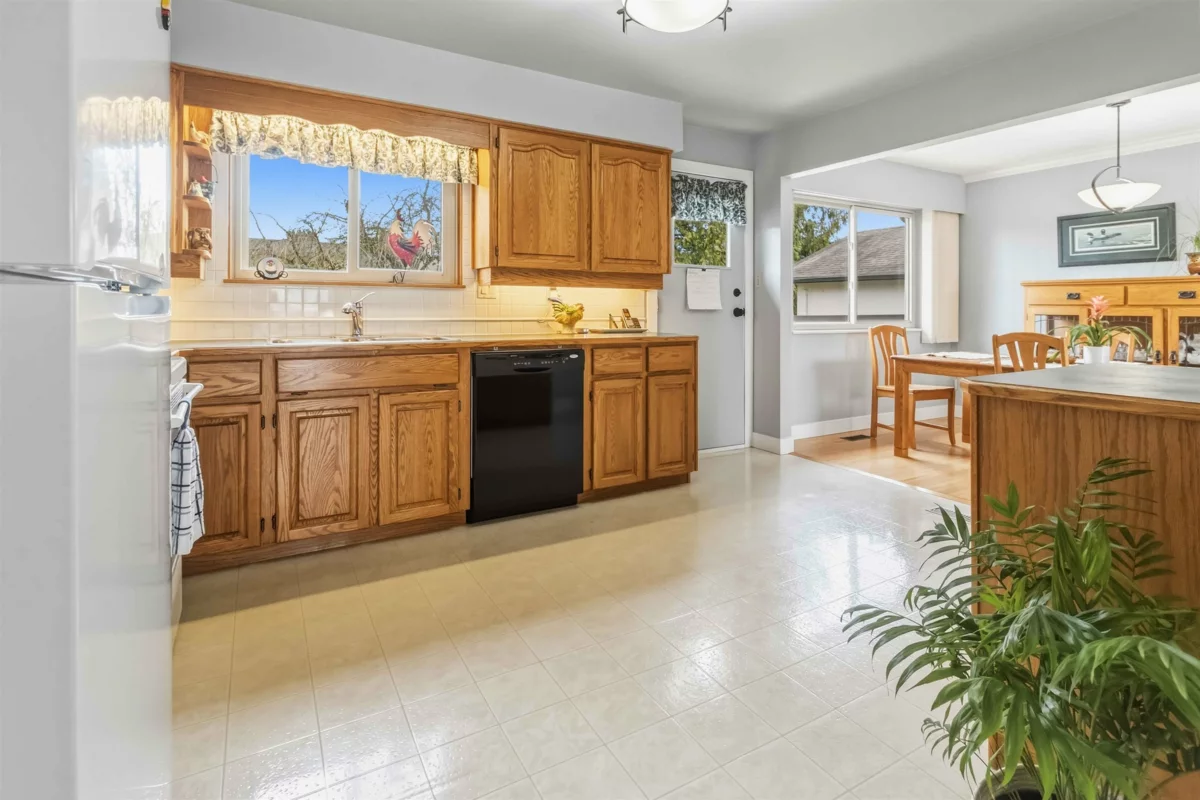 Walk-In Closet Photo of 11078 83a Avenue, Delta, BC