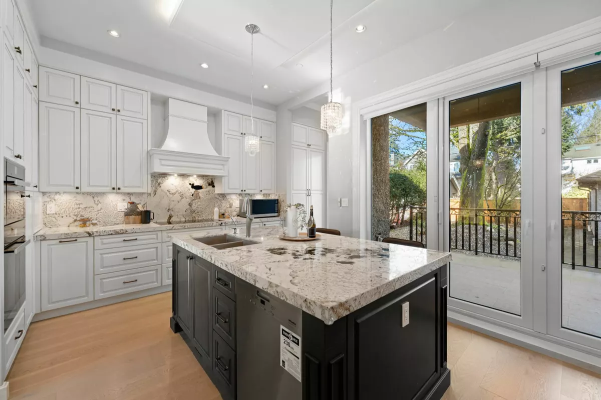 Kitchen Island Photo of 3981 W 35th Avenue, Vancouver, BC