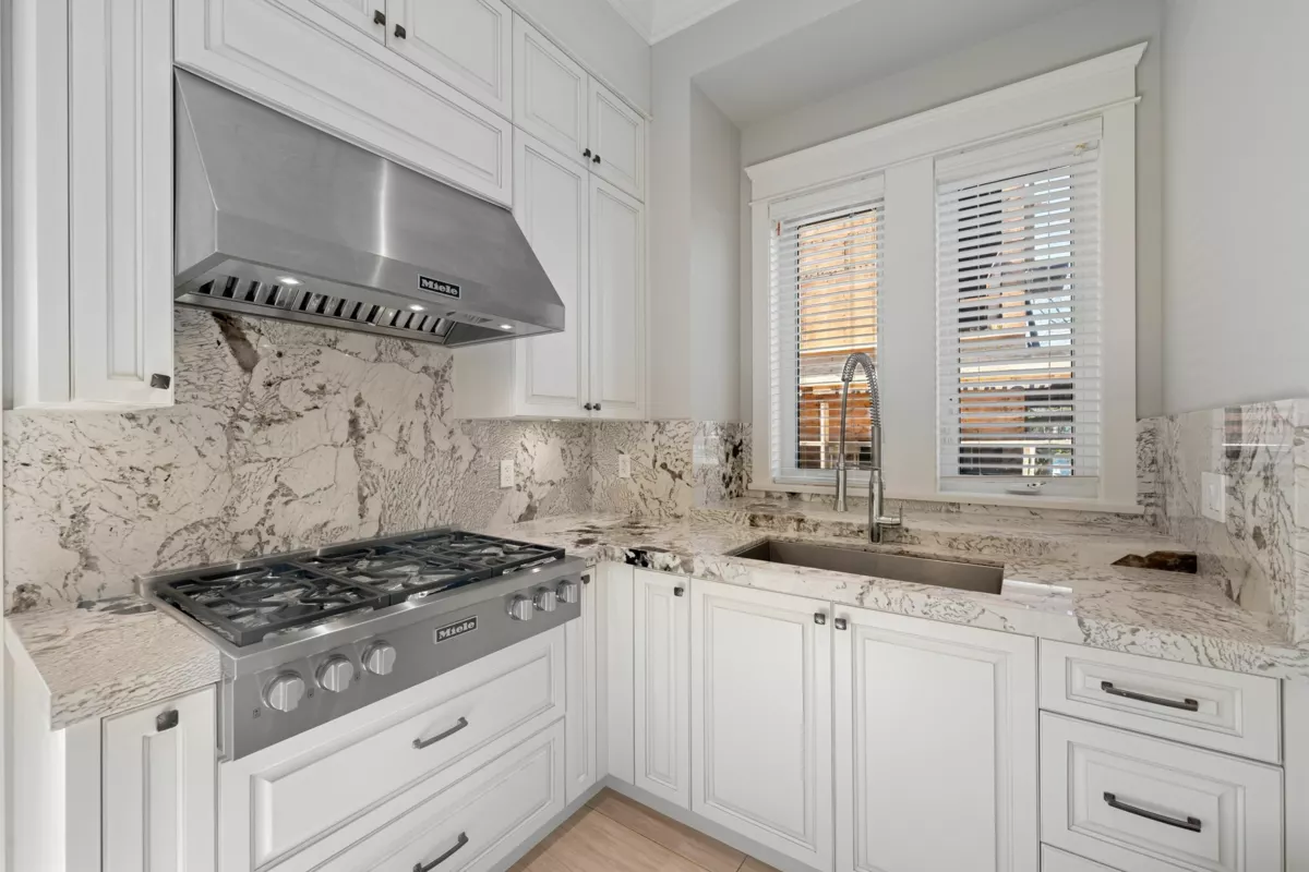 Kitchen Photo of 3981 W 35th Avenue, Vancouver, BC
