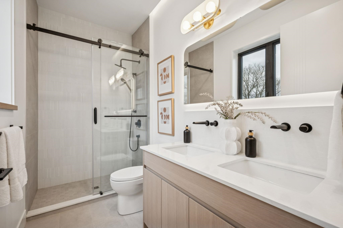 Hallway Photo of 1 448 W 20th Avenue, Vancouver, BC