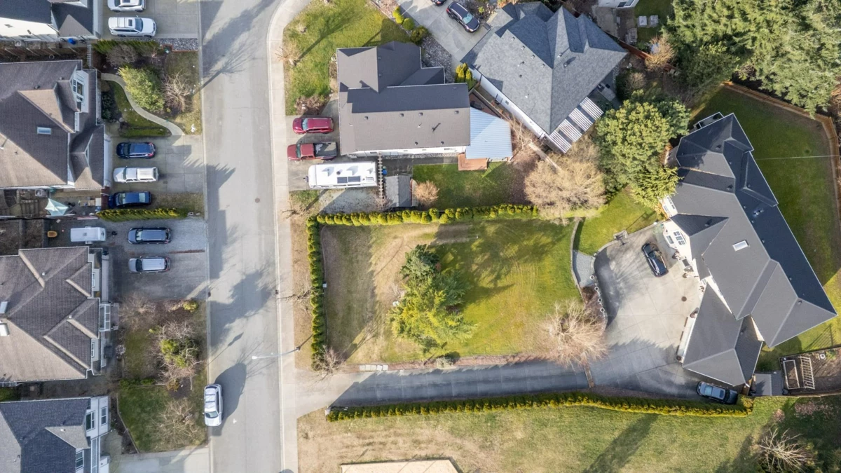 Walk-In Closet Photo of 33697 Veres Terrace, Mission, BC