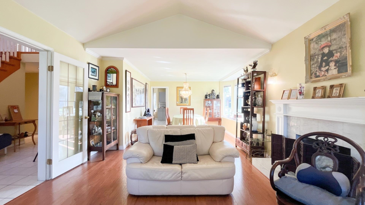 Kitchen Island Photo of 4220 Hall Place, Richmond, BC
