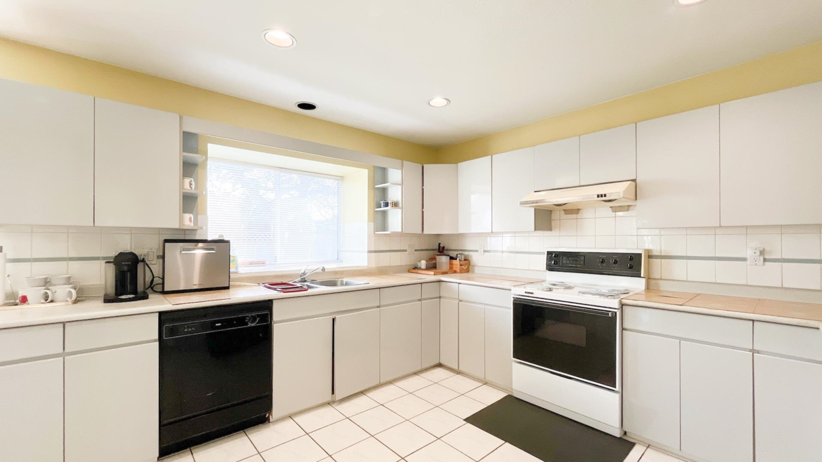 Primary Bathroom Photo of 4220 Hall Place, Richmond, BC