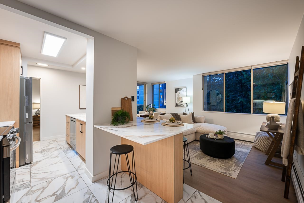 Breakfast Nook Photo of 608 2004 Fullerton Avenue, North Vancouver, BC