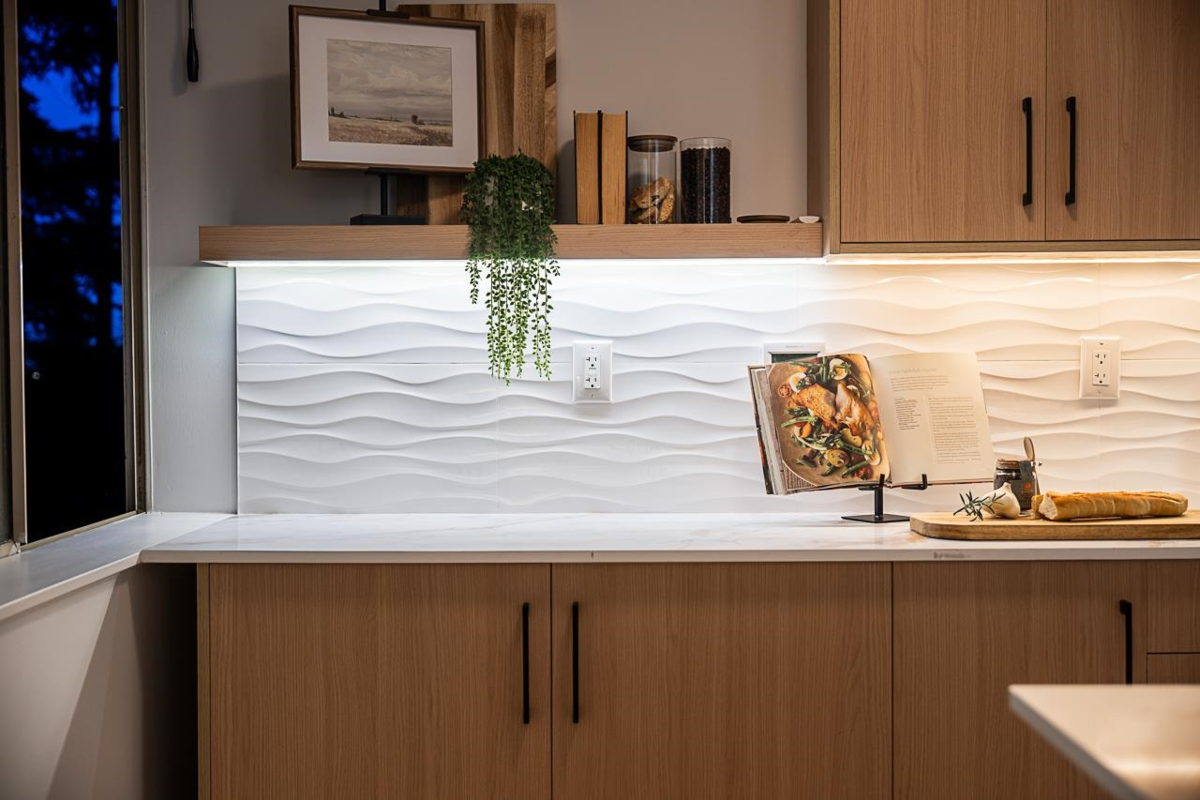 Front Yard Photo of 608 2004 Fullerton Avenue, North Vancouver, BC