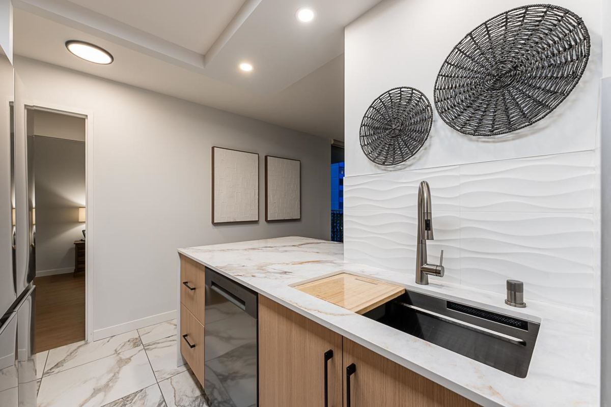 Kitchen Photo of 608 2004 Fullerton Avenue, North Vancouver, BC