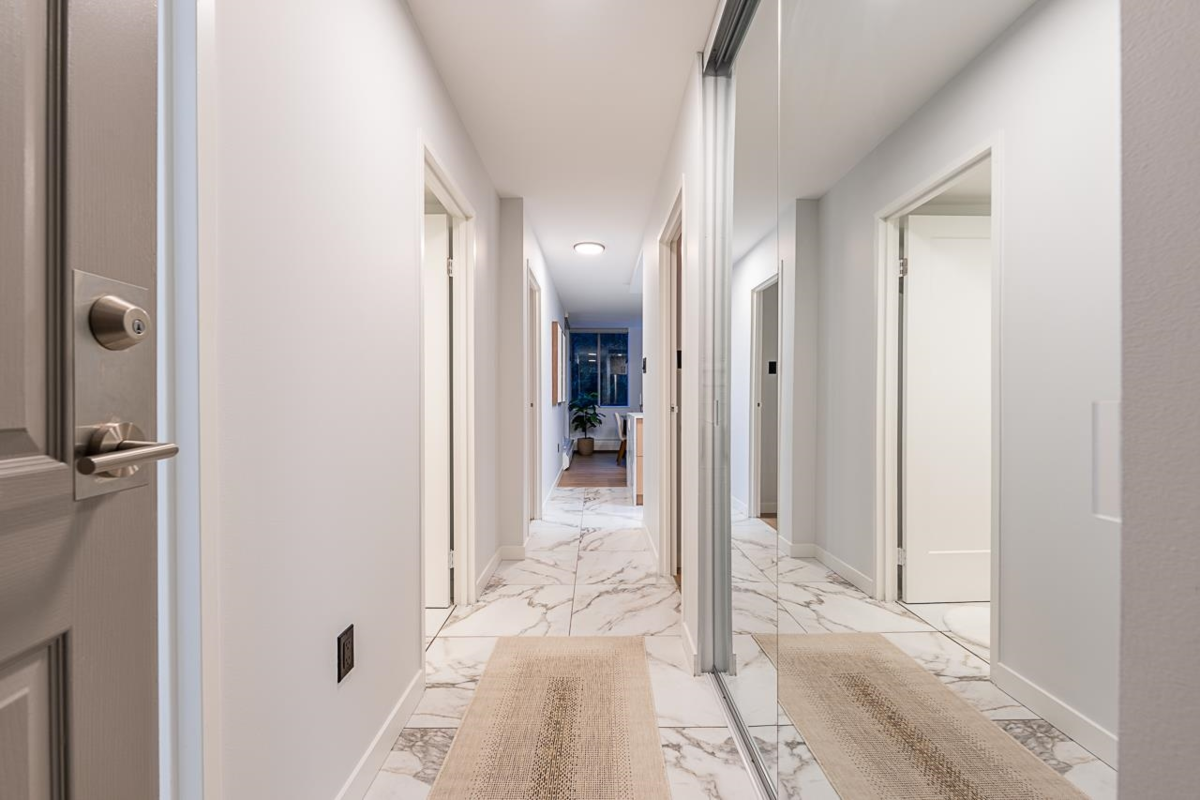 Living Room Photo of 608 2004 Fullerton Avenue, North Vancouver, BC