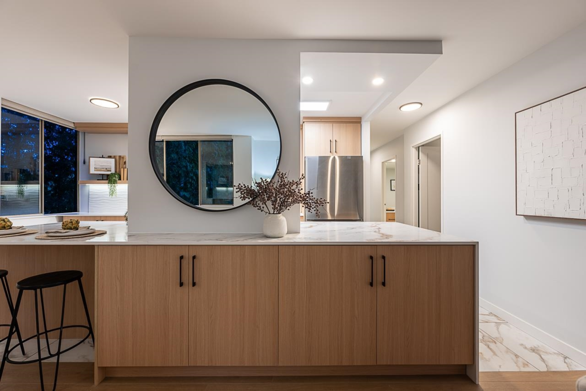 Primary Bathroom Photo of 608 2004 Fullerton Avenue, North Vancouver, BC