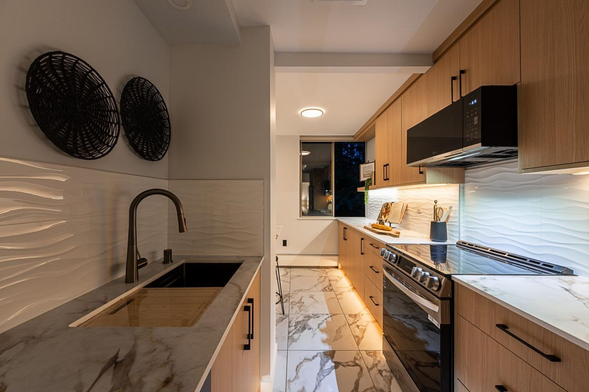 Staircase Photo of 608 2004 Fullerton Avenue, North Vancouver, BC