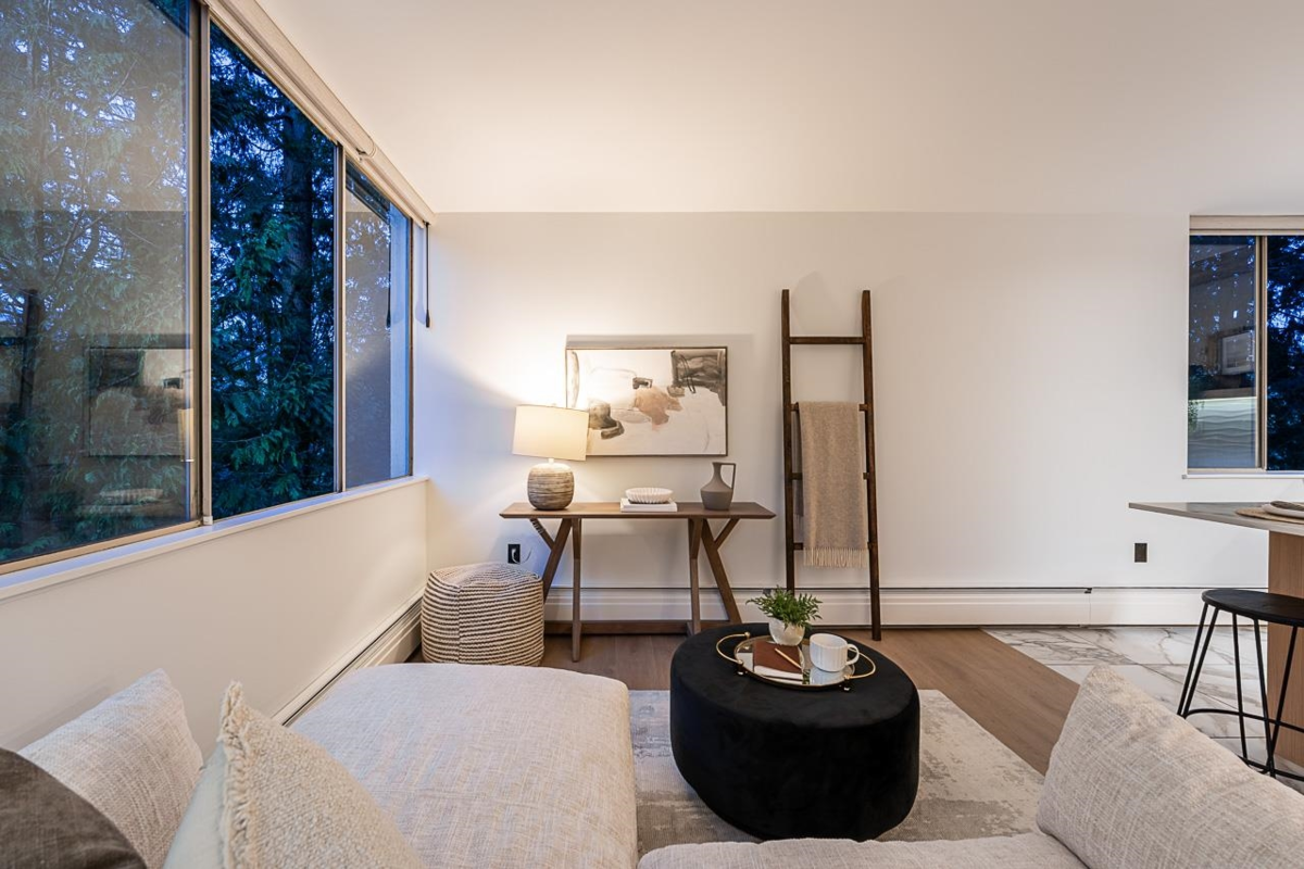 Walk-In Closet Photo of 608 2004 Fullerton Avenue, North Vancouver, BC