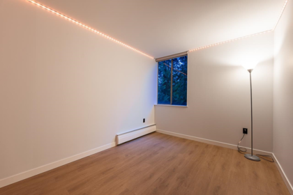 Entry Foyer Photo of 608 2004 Fullerton Avenue, North Vancouver, BC