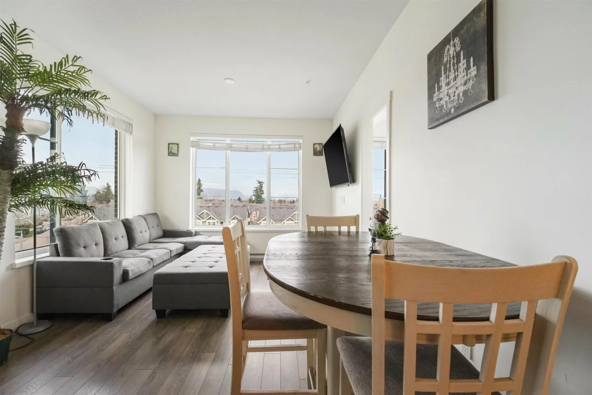 Dining Area Photo of 501 15858 Fraser Highway, Surrey, BC