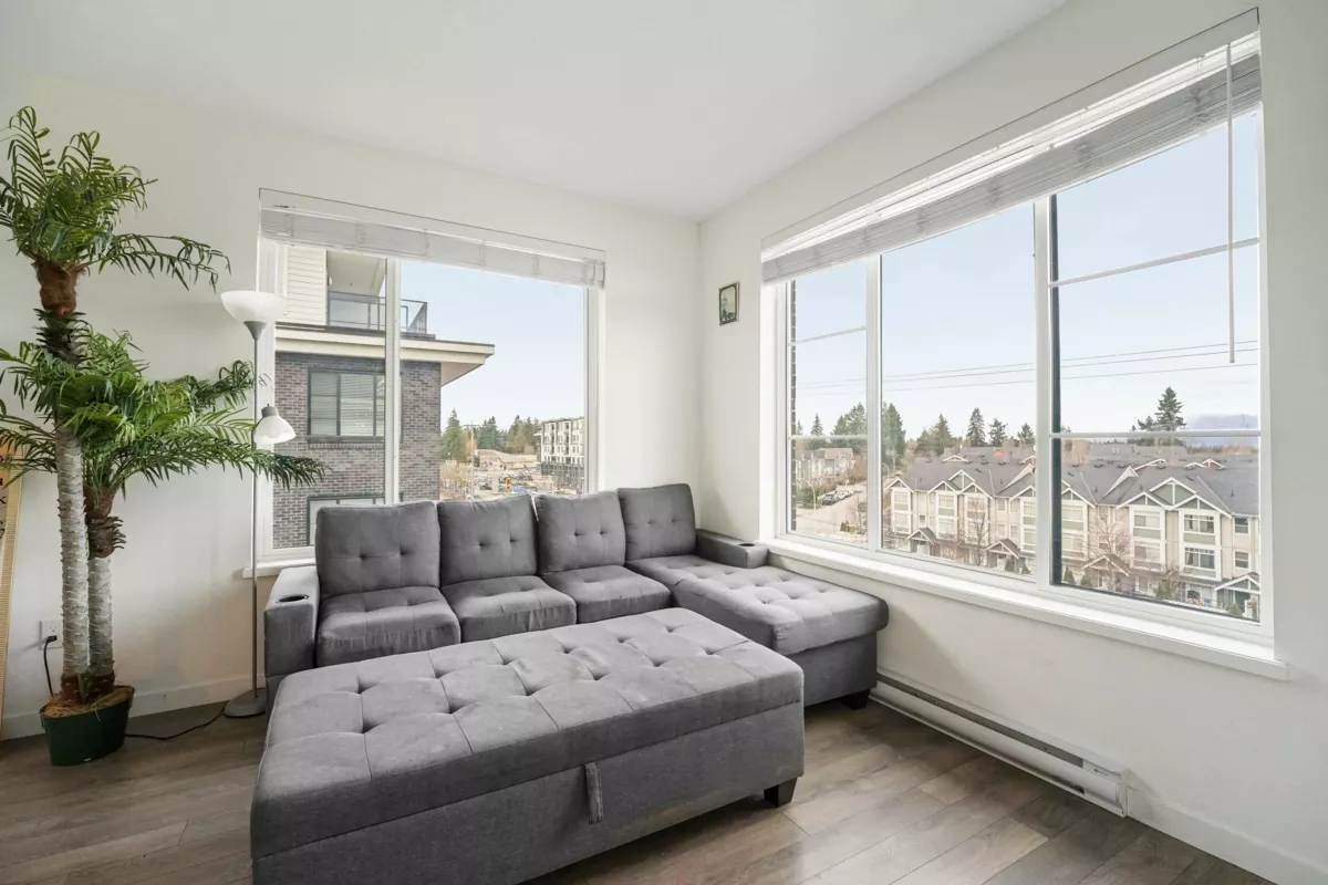 Kitchen Island Photo of 501 15858 Fraser Highway, Surrey, BC