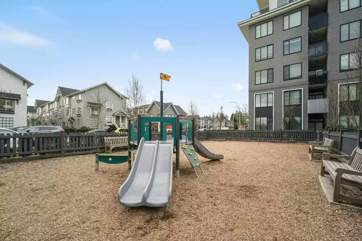 Powder Room Photo of 501 15858 Fraser Highway, Surrey, BC