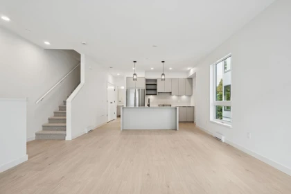 214 921 Grant Street, Coquitlam, BC