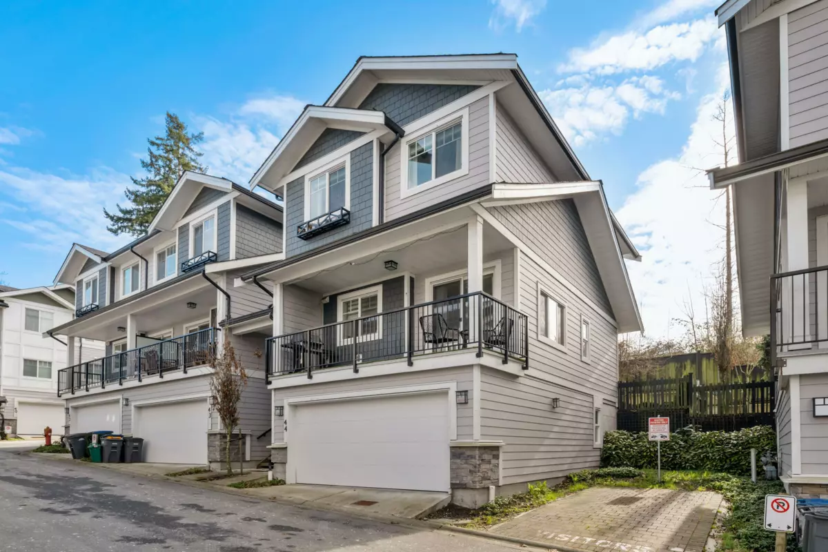 Family Room Photo of 44 6188 141 Street, Surrey, BC