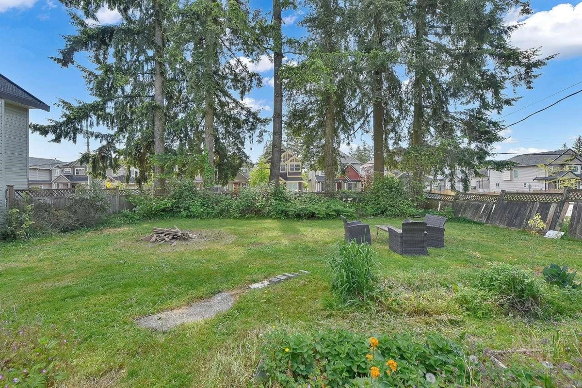 Kitchen Photo of 12835 60 Avenue, Surrey, BC