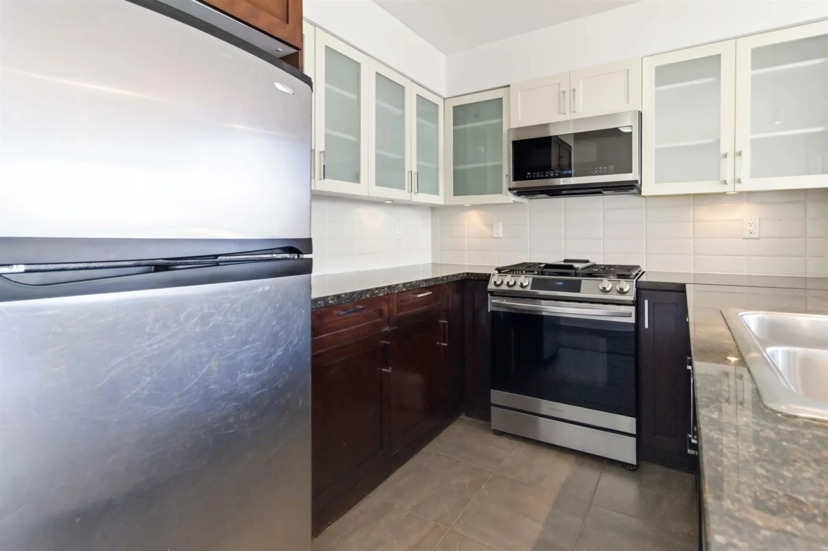 Basement Recreation Room Photo of 601 1 Renaissance Square, New Westminster, BC