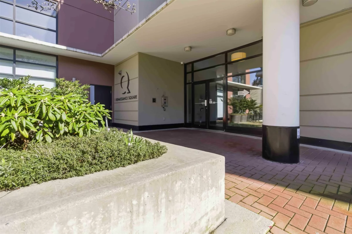 Dining Area Photo of 601 1 Renaissance Square, New Westminster, BC