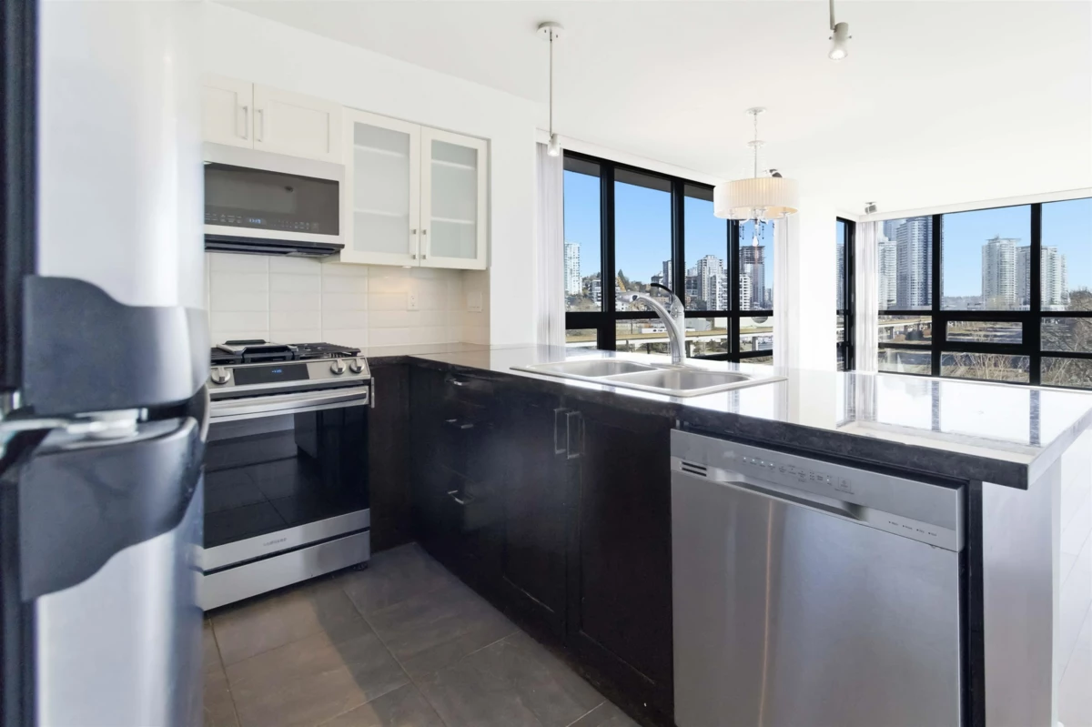 Laundry Room Photo of 601 1 Renaissance Square, New Westminster, BC