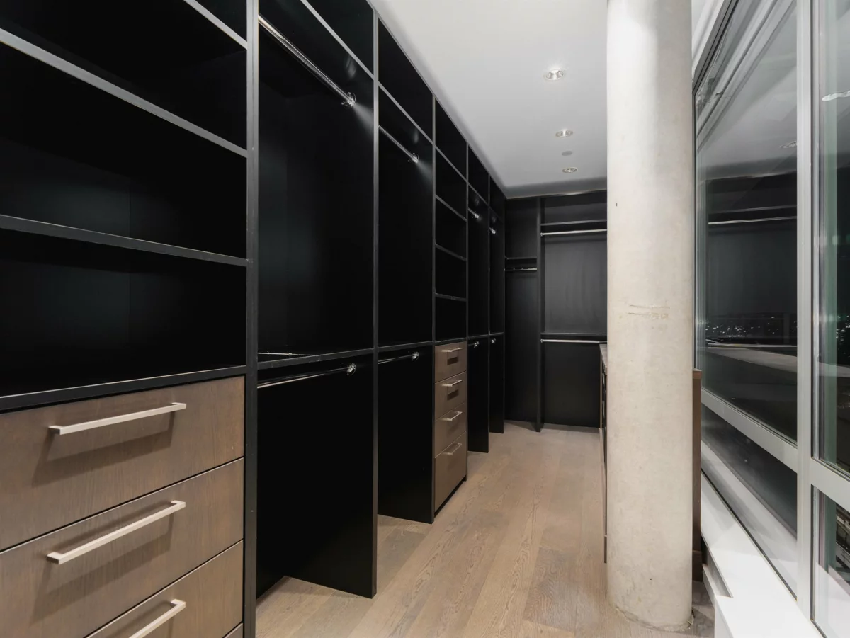 Entry Foyer Photo of 801 221 Union Street, Vancouver, BC