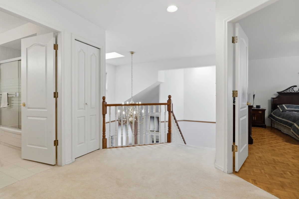 Entry Foyer Photo of 8 Greystone Place, Port Moody, BC