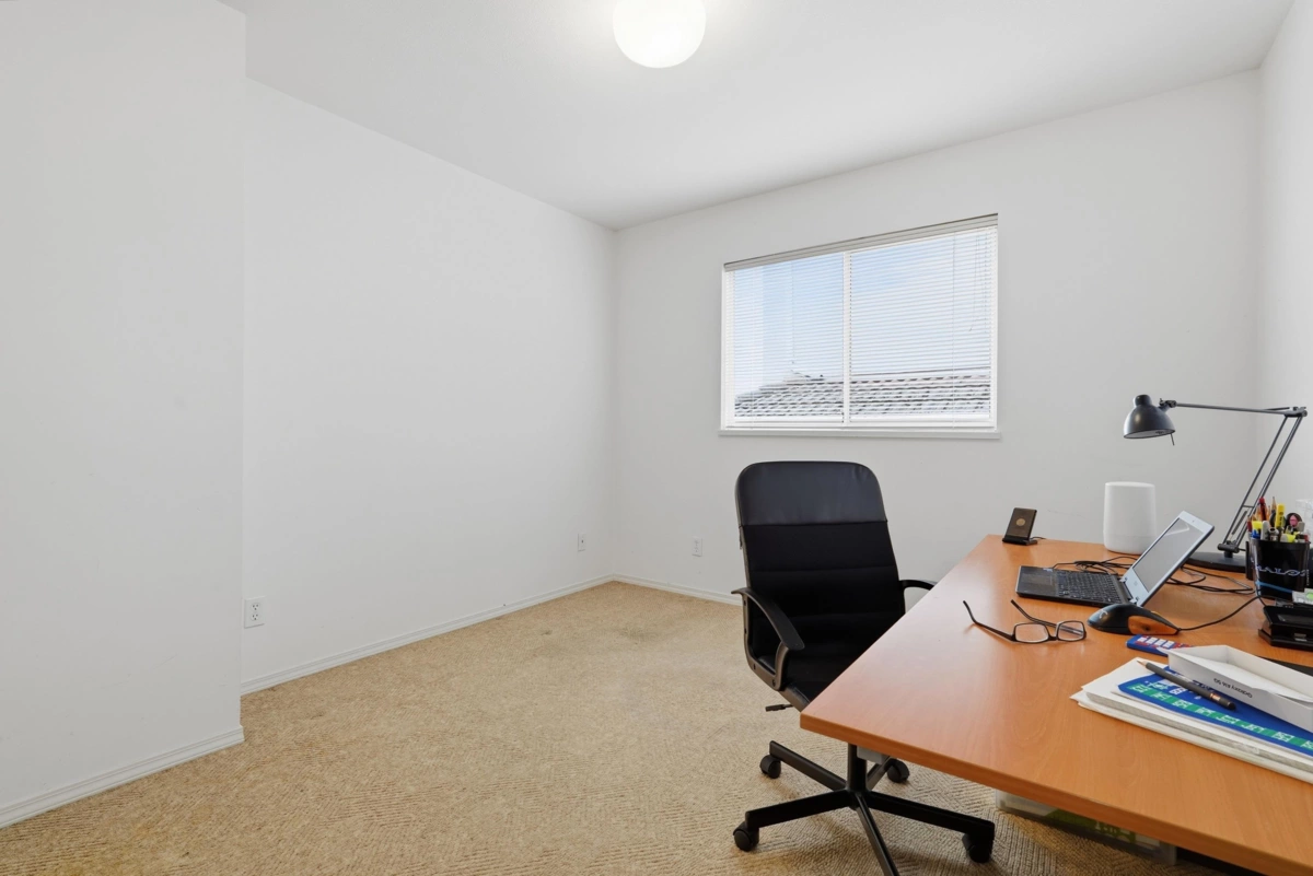 Hallway Photo of 8 Greystone Place, Port Moody, BC