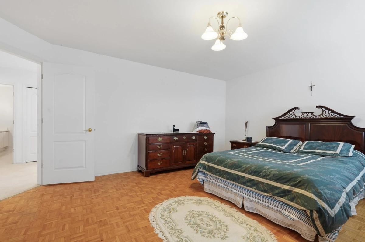 Kitchen Island Photo of 8 Greystone Place, Port Moody, BC