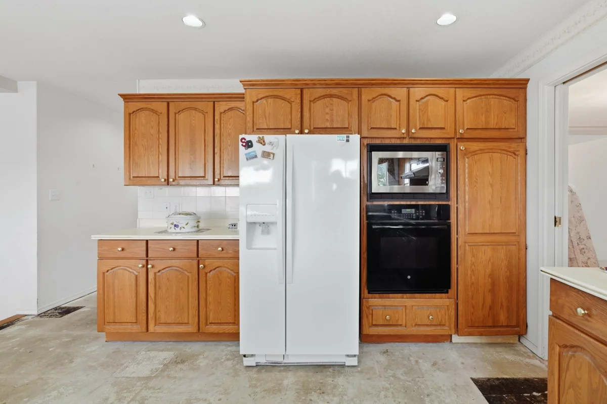Walk-In Closet Photo of 8 Greystone Place, Port Moody, BC