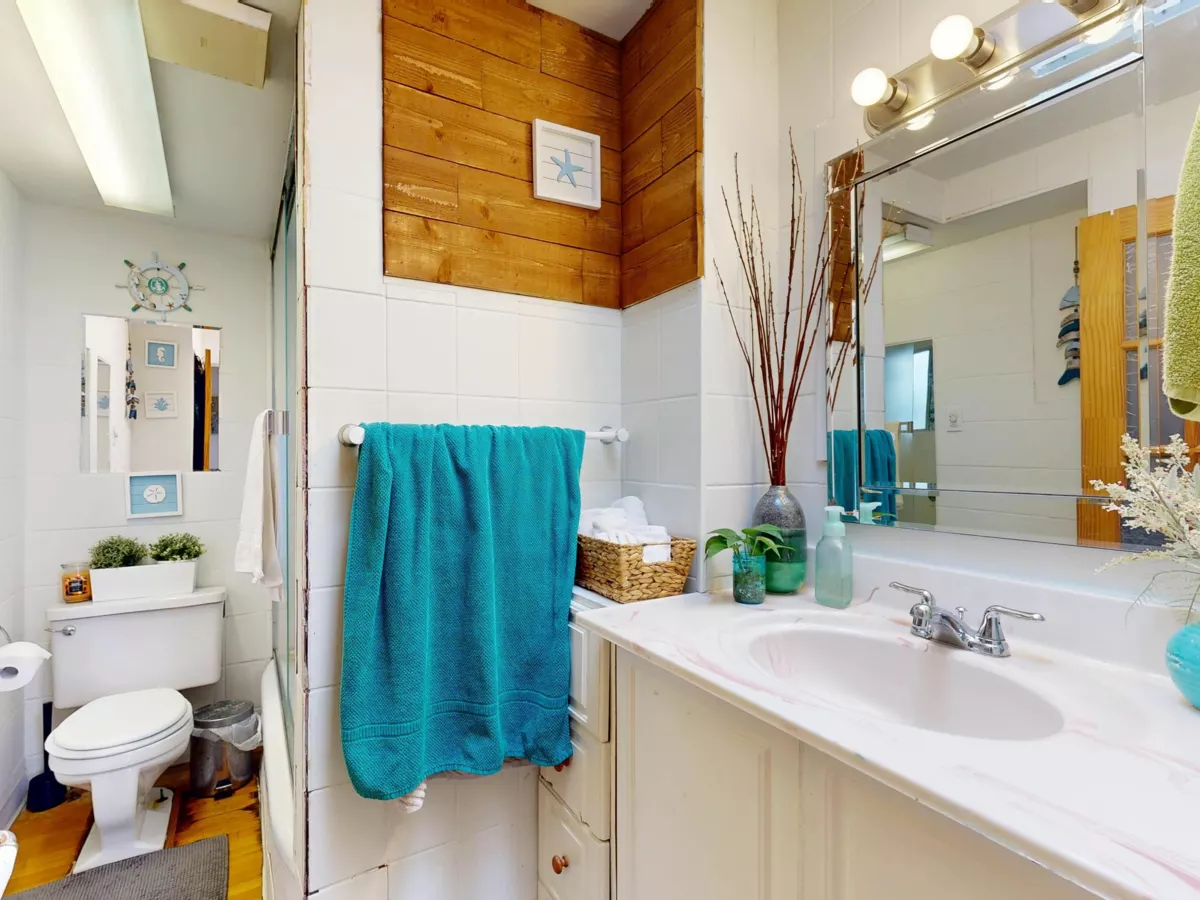 Primary Bathroom Photo of 1504 160 Street, Surrey, BC