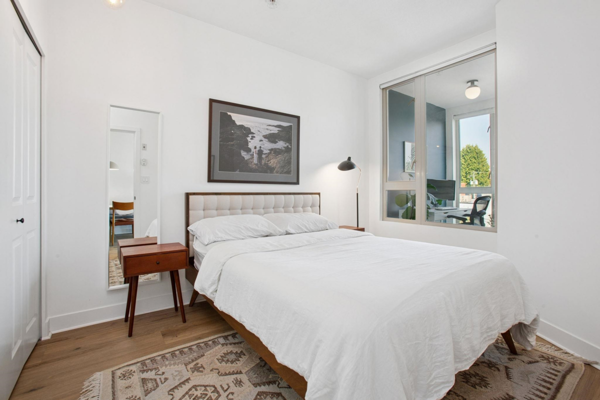 Kitchen Island Photo of 308 688 E 17th Avenue, Vancouver, BC