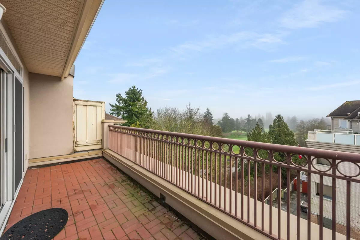 Entry Foyer Photo of 402 1300 Hunter Road, Delta, BC