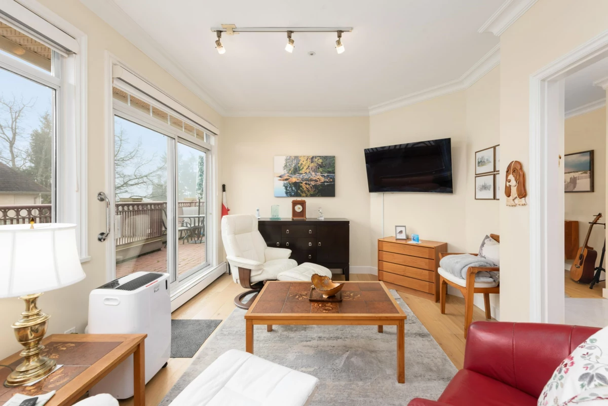 Living Room Photo of 402 1300 Hunter Road, Delta, BC