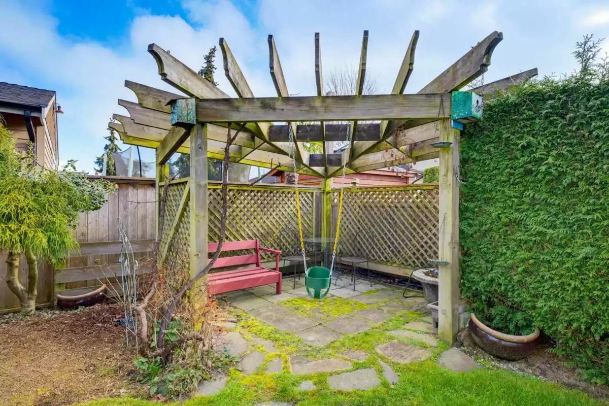 Garden / Landscaping Photo of 5190 Westminster Avenue, Delta, BC