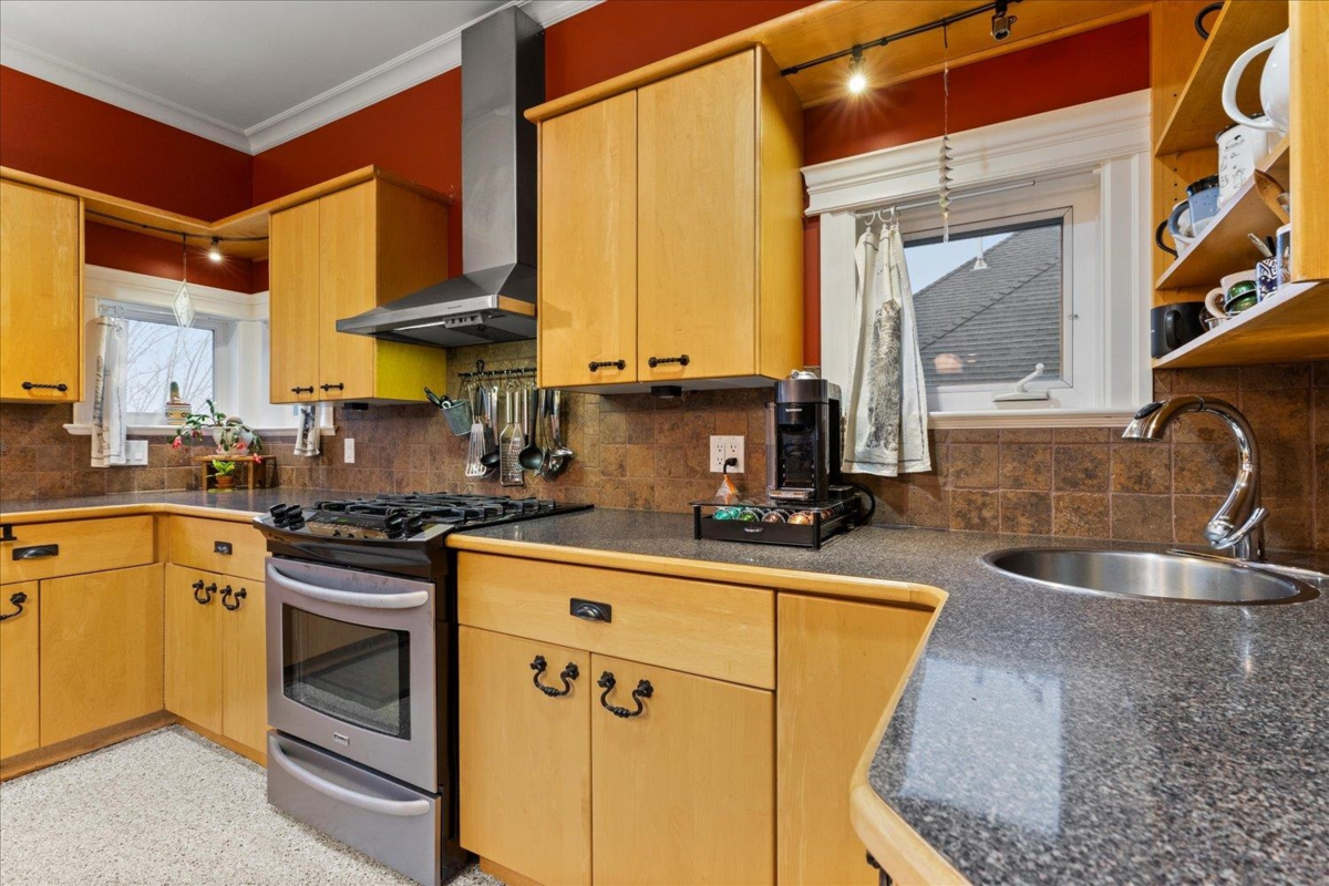 Laundry Room Photo of 2608 Stonecroft Drive, Abbotsford, BC