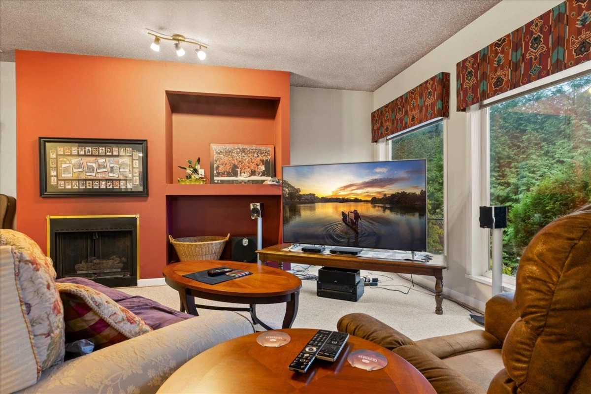 Swimming Pool Photo of 2608 Stonecroft Drive, Abbotsford, BC