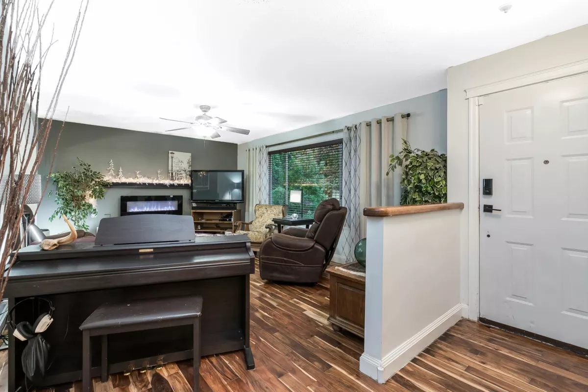 Dining Area Photo of 32306 Marshall Road, Abbotsford, BC