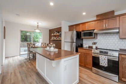 Breakfast Nook Photo of 24 46840 Russell Road, Chilliwack, BC