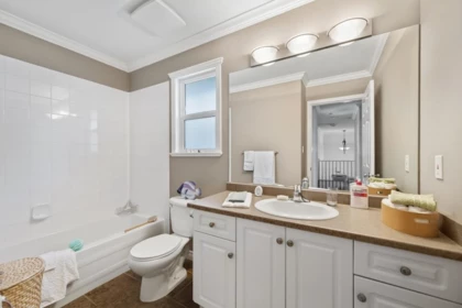 Guest Bathroom Photo of 32610 Hood Avenue, Mission, BC