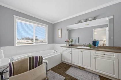 Mudroom Photo of 32610 Hood Avenue, Mission, BC