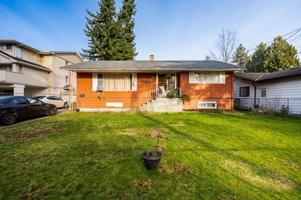 Living Room Photo of 32059 Tims Avenue, Abbotsford, BC