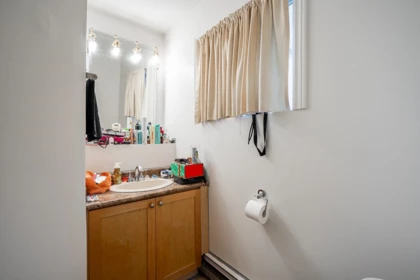 Guest Bathroom Photo of 32059 Tims Avenue, Abbotsford, BC