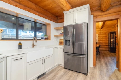 Walk-In Closet Photo of 46492 Valleyview Road, Chilliwack, BC